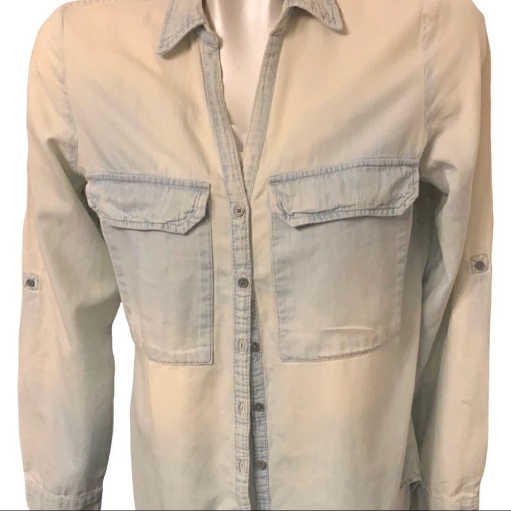 NINE WEST light wash denim button up